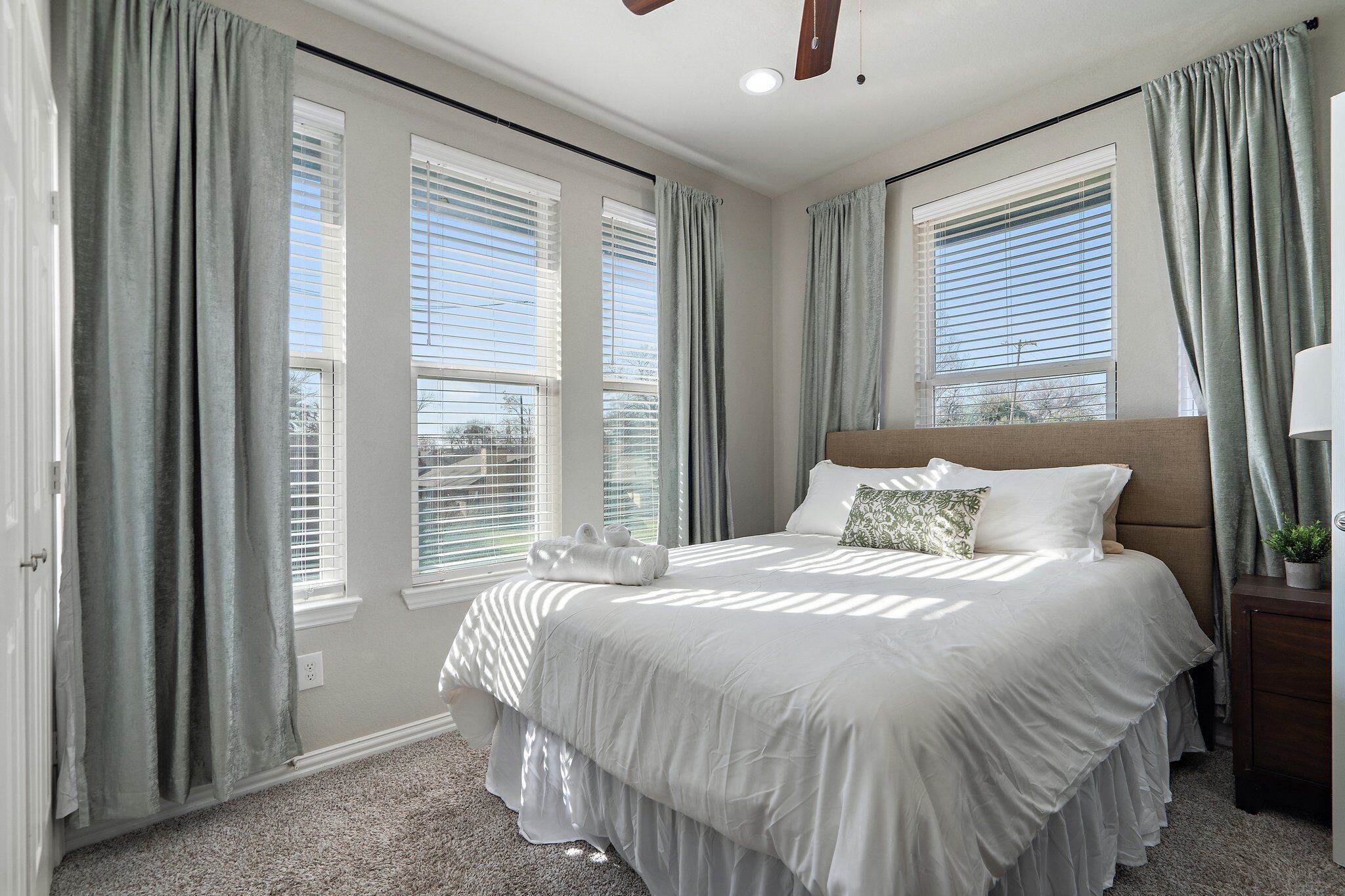 3 habitaciones, tabla de planchar con plancha y wifi gratis 