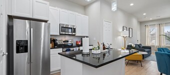 Bishop Arts Duplex w/ Yard – Pet Friendly 3BR/2.5BA