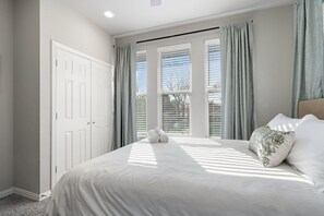 3 bedrooms, iron/ironing board, free WiFi, bed sheets