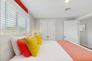 3 bedrooms, iron/ironing board, internet, bed sheets