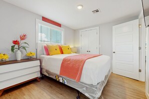 3 habitaciones, tabla de planchar con plancha y acceso a internet 