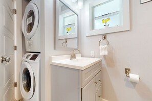 Interior - Cozy cottage with outdoor dining and grill - steps to beach & fishing (Rockport)