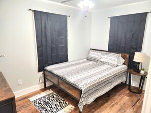 3 bedrooms, iron/ironing board, WiFi, bed sheets - Fantastic 3-bedroom house with AC in Newburgh/Evansville (Newburgh)