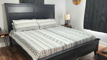 3 chambres, fer et planche à repasser, Wi-Fi, draps fournis