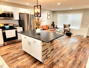 Private kitchen - Fantastic 3-bedroom house with AC in Newburgh/Evansville (Newburgh)