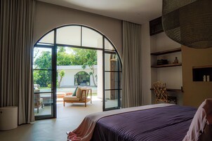 Villa de lujo, piscina privada, vistas al jardín | Wifi gratis y ropa de cama