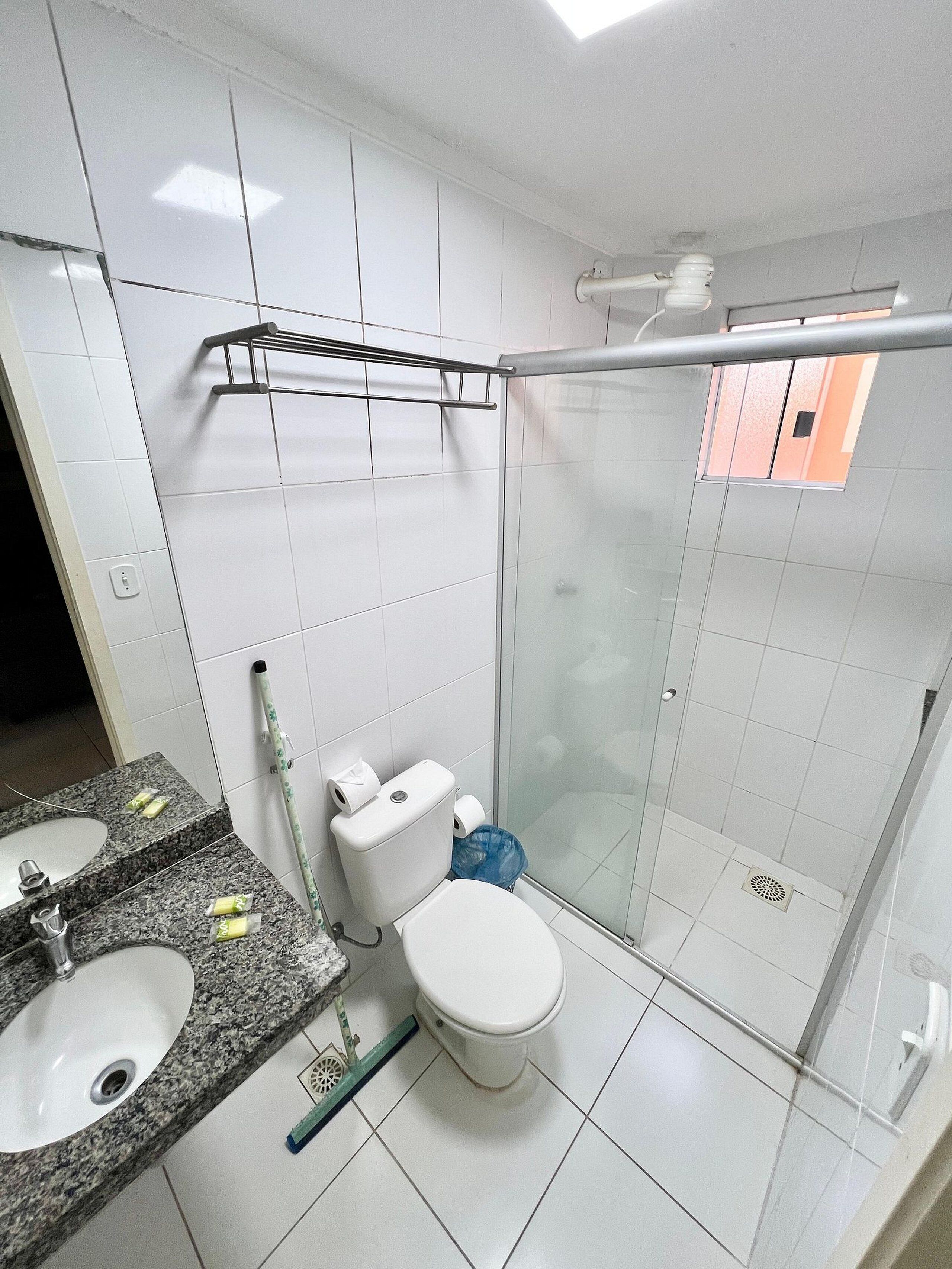 Apartamento | Banheiro | Secador de cabelo, papel higiênico