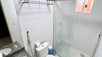 Apartamento | Banheiro | Secador de cabelo, papel higiênico