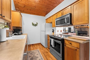 Refrigerador, microondas, horno, placa de cocina