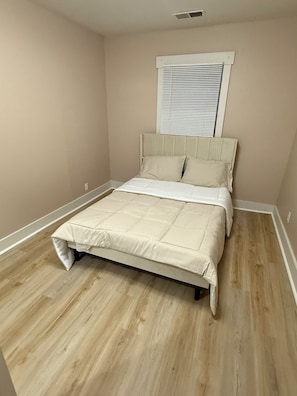 2 bedrooms, iron/ironing board, WiFi, bed sheets