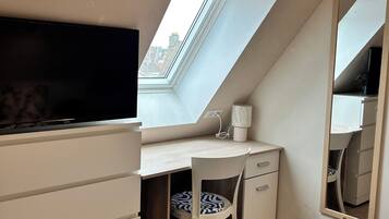 1 habitación, escritorio, tabla de planchar con plancha y wifi gratis