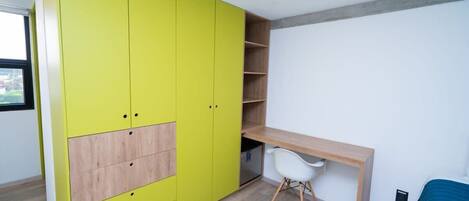 1 habitación, tabla de planchar con plancha, wifi y ropa de cama