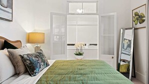 4 bedrooms, desk, iron/ironing board, WiFi