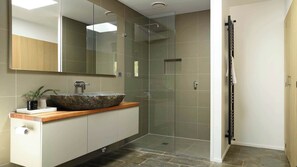 Shower, hair dryer, towels, shampoo