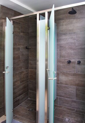 Shared bathroom - Bohemia Boutique Hostel (Cali)