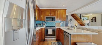 Lakefront home with private deck, kayak - beautiful sunsets