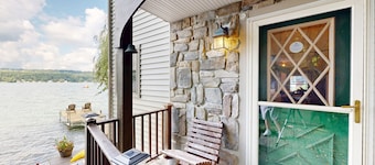 Lakefront home with private deck, kayak - beautiful sunsets