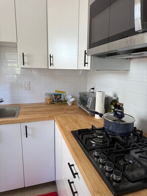 Micro-ondes, plaque de cuisson, lave-vaisselle
