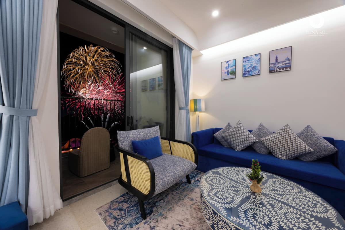 Luxury Apartment, 3 Bedrooms, Balcony, Sea View | Premium bedding, down comforters, pillowtop beds, free minibar