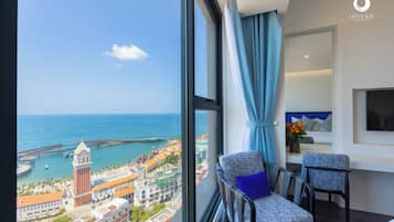 Appartement Luxe, 3 chambres, balcon, vue mer | Vue sur la plage/l’océan