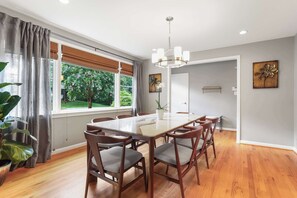 Dining - Sojourn Beautiful Home with Beach Access & Backyard (Falls Church)