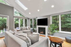 Unclassified image, 3 of 47, button - Sojourn Beautiful Home with Beach Access & Backyard (Falls Church)
