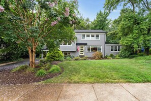 Exterior - Sojourn Beautiful Home with Beach Access & Backyard (Falls Church)