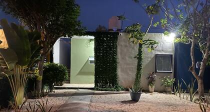 Casa Magnolia con piscina, pet friendly y equipada para una estancia relajante.