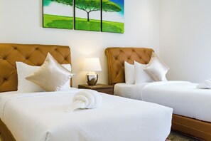 4 habitaciones, tabla de planchar con plancha, wifi y ropa de cama 