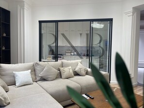 43-inch flat-screen TV with digital channels, heated floors - Real house Tashkent (Tashkent)