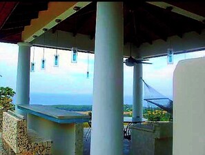 Terrace/patio - 3-bedroom villa in beautiful Hatillo with AC (Hatillo)