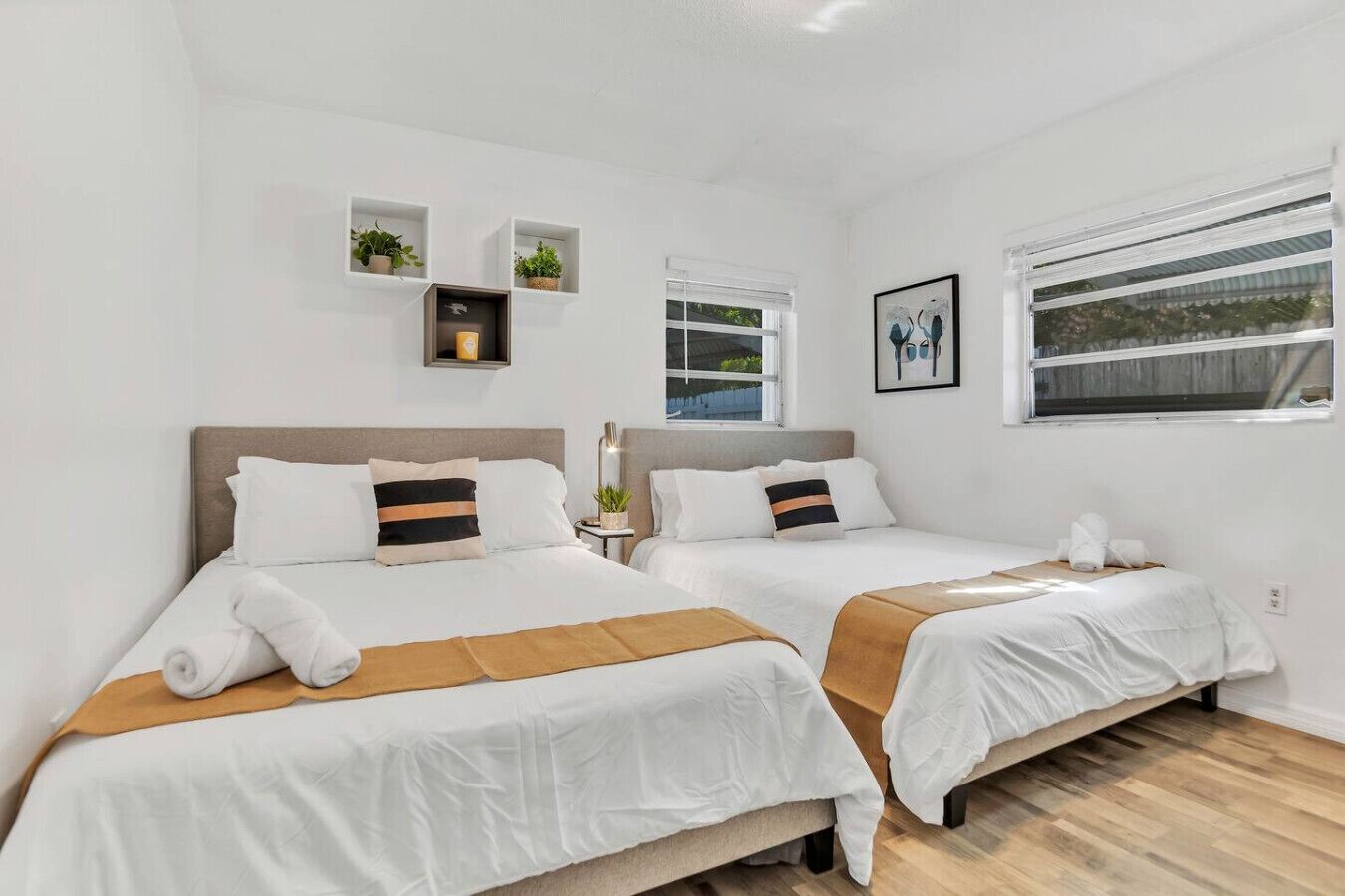 5 slaapkamers, een strijkplank/strijkijzer, reisbedje, gratis wifi