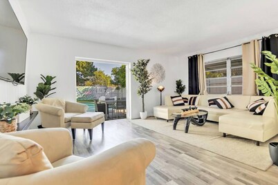 Casa Eva Turfed Pool 5BR 10 mins beach