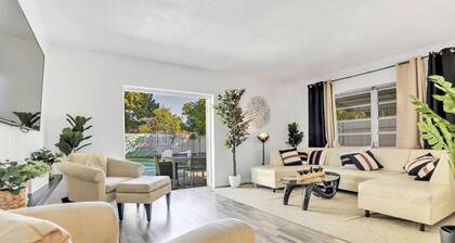 Casa Eva Turfed Pool 5BR 10 mins beach