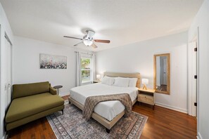 3 bedrooms, iron/ironing board, WiFi, bed sheets - Getaway Mins to Siesta Key, Lido Beach, Sarasota Downtown (Sarasota)