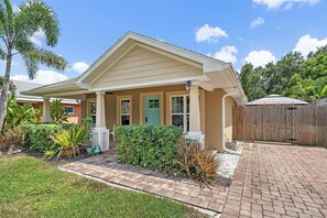 Exterior - Getaway Mins to Siesta Key, Lido Beach, Sarasota Downtown (Sarasota)