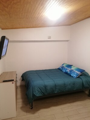 1 habitación, tabla de planchar con plancha y wifi 