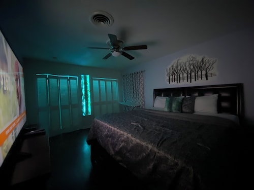 Elite Suite with private parking in North Jackson