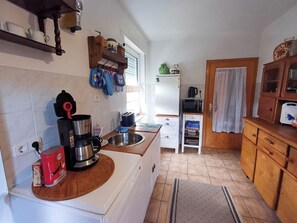 Kühlschrank, Mikrowelle, Ofen, Herdplatte
