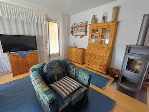 TV - Apartment with balcony in Teutoburg Forest (Blomberg)