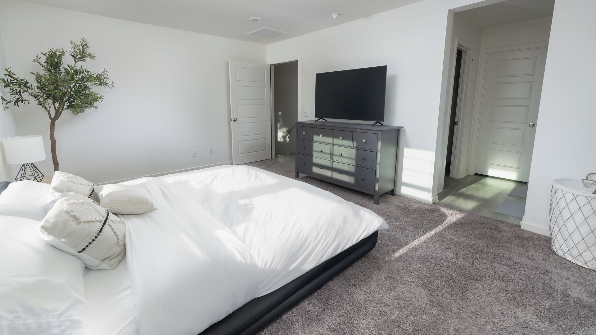 4 slaapkamers, een strijkplank/strijkijzer, wifi, beddengoed