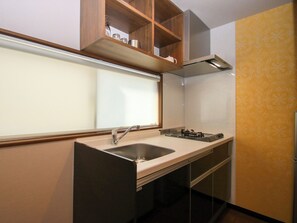 雪櫃、微波爐、廚房用具/餐具/器皿