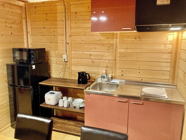 冰箱、微波炉、炉灶、厨具/餐具