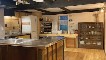 Fridge, microwave, stovetop, cookware/dishes/utensils