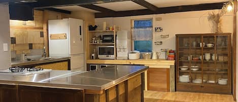 Fridge, microwave, stovetop, cookware/dishes/utensils