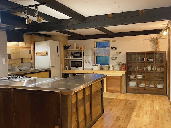 Fridge, microwave, stovetop, cookware/dishes/utensils
