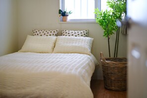 2 bedrooms, desk, iron/ironing board, free WiFi