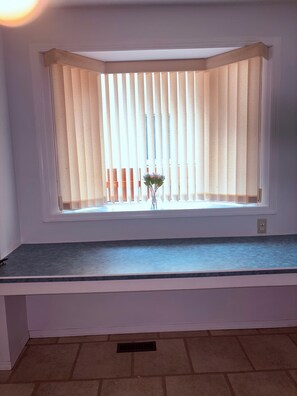 Interior - 4 bedroom house in west end close to west Edmonton mall,peaceful neighbourhood (Edmonton)