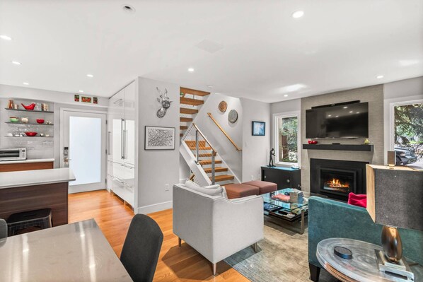 Unclassified image, 1 of 41, button