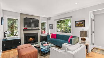 TV, fireplace, stereo